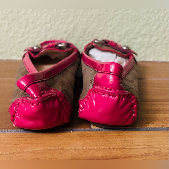 Coach Hellen Flats in Signature Canvas with a Pink Patent Leather Trim Size: 8 - Picture 7 of 8